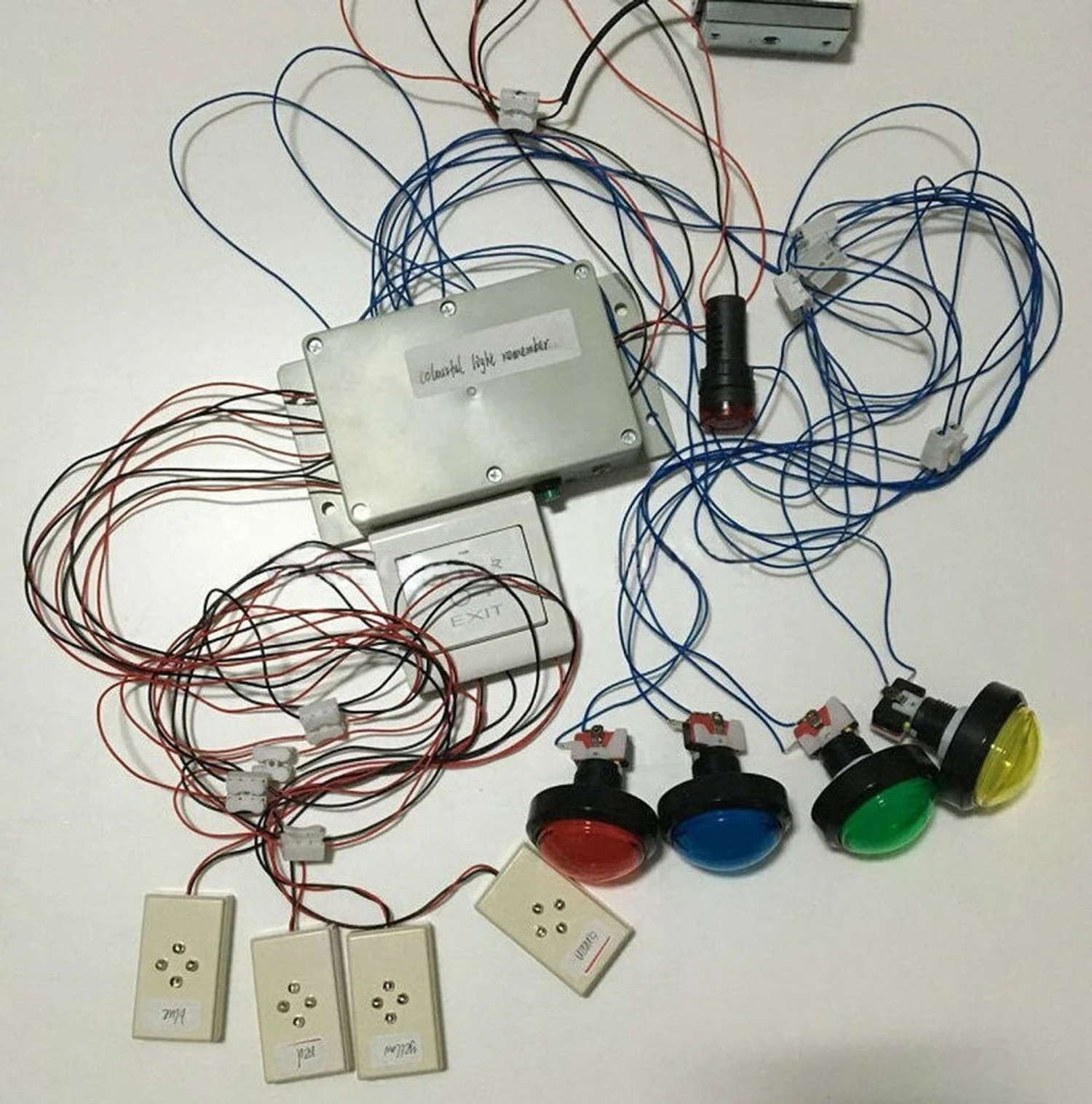 Simon Says - Synchronous Chroma Copycat Game (2)